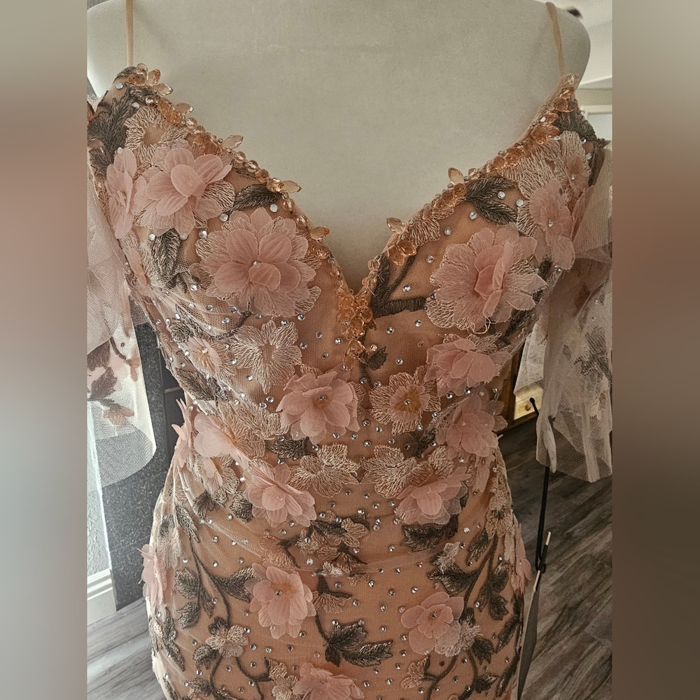 NWT Mac Duggal floral-embroidered rose-pink with crystal glass trumpet gown - Picture 7 of 8